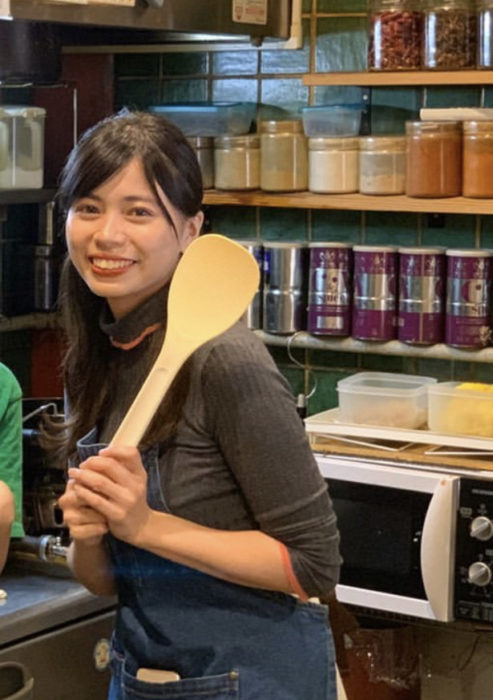 カレー屋さんでアルバイト。私がよく食べるので、まかないはいつも大盛りにしてくれていました。