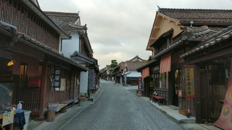 ベンガラ色の町並みで有名な「高梁市の吹屋地区」でロケをしました🎤