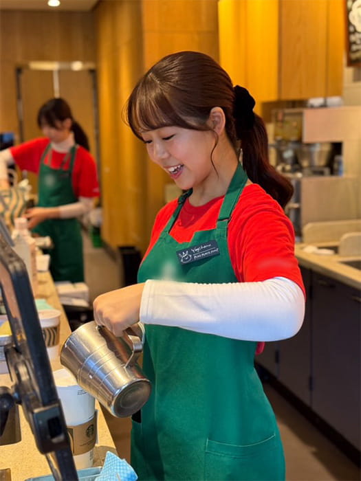 カフェでアルバイトしていました！<br />
朝担当で6時半出勤！！