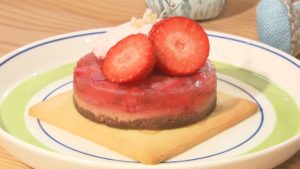 チカちゃんの気まぐれケーキ（苺チョコのムースケーキ）