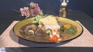 ブルゴーニュ風岡山カレーのオムあいがけカレー