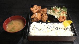 タイムランチ からあげ弁当（みそ汁・ドリンク付き）　