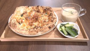 ピザランチ「国産野菜のビビンバピザ」