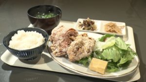 曜日別ランチ　げんこつからあげ定食（月曜）