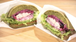 自家製フォカッチャの鯖サンド