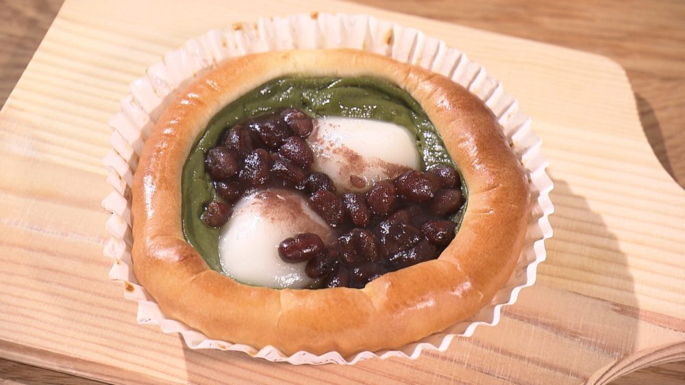 抹茶とあずきと白玉だんごのパン