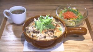 トリュフ薫るチキンときのこのクリームパスタグラタン