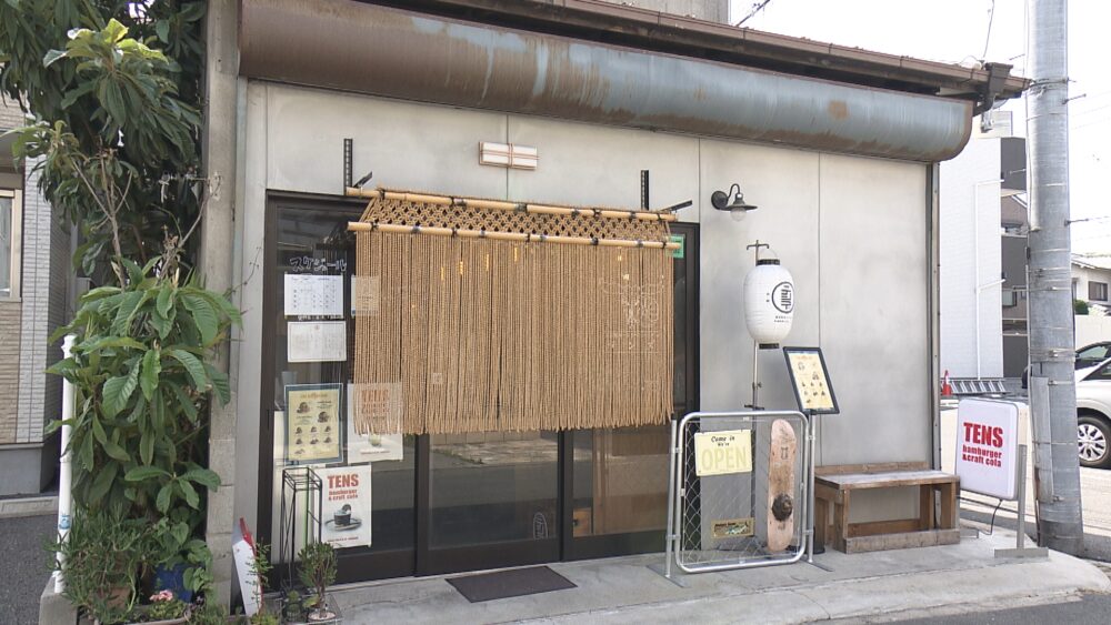 自家製コーラとハンバーガー テンズ