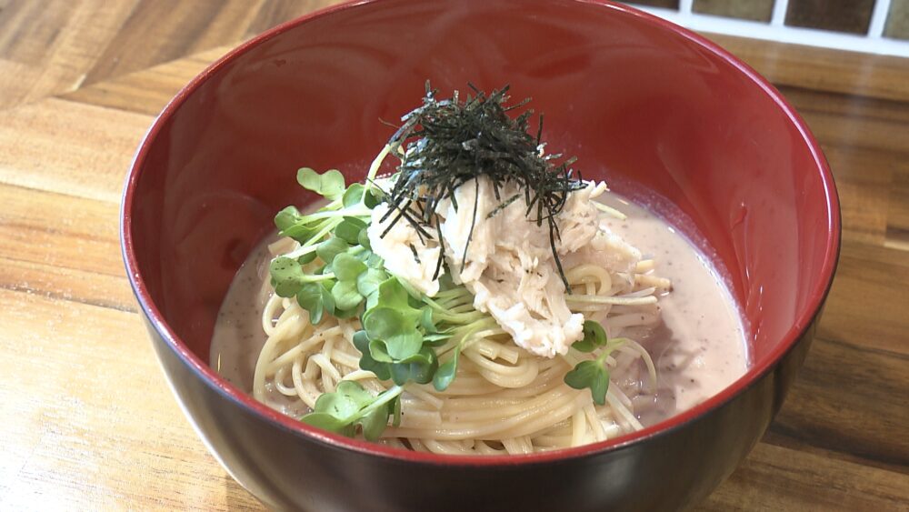 蒸し鶏の豆乳くるみダレ
