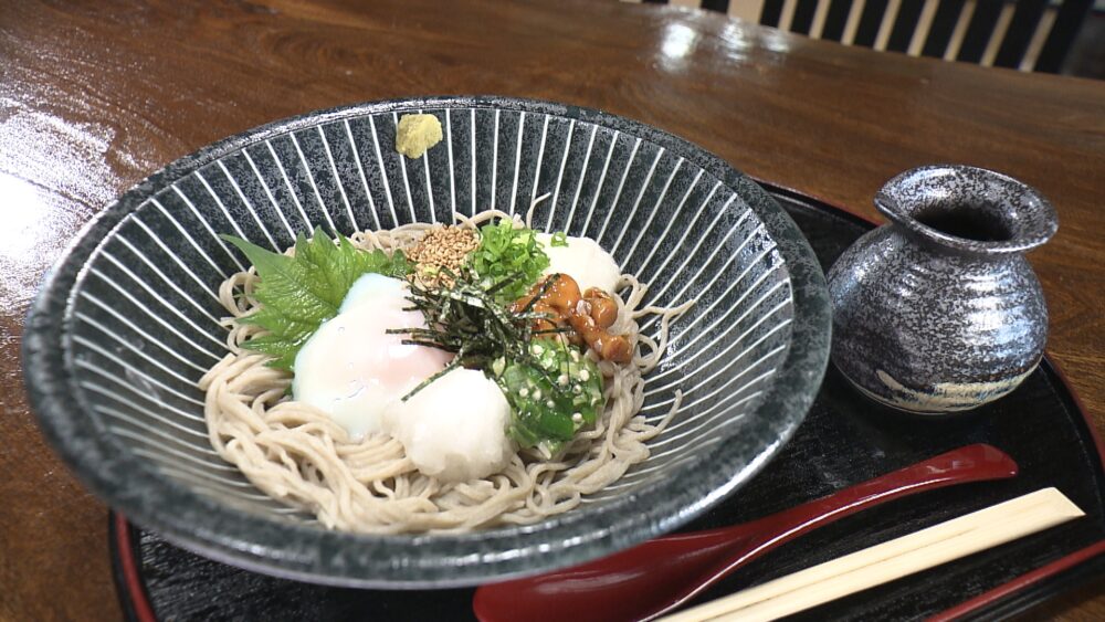 そばの実なめこのねばとろぶっかけそば