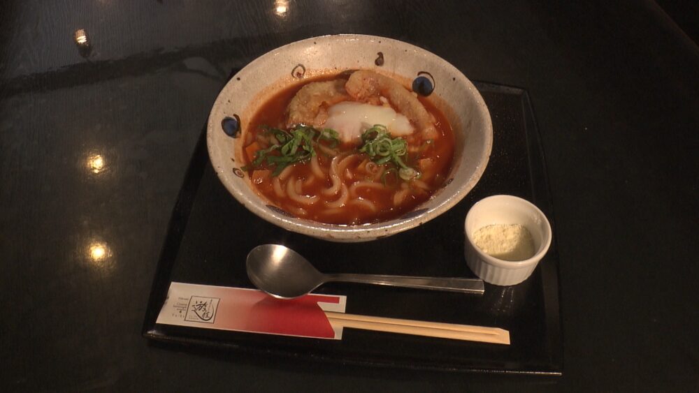 そぼろと野菜のトマトおうどん(温玉付)