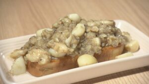 ニンニクてんこ盛りトースト